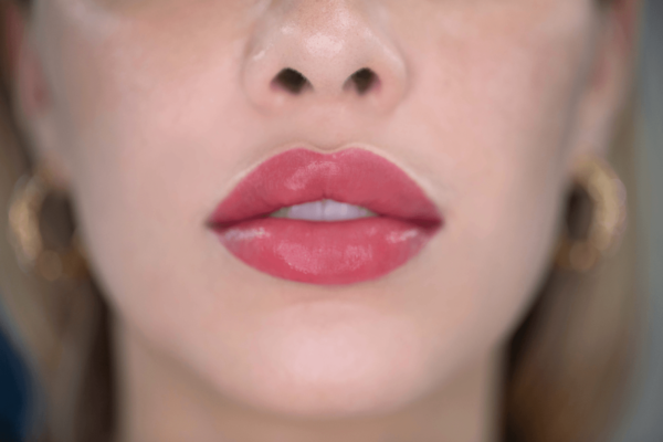 Permanent makeup lip blushing lip tattoo